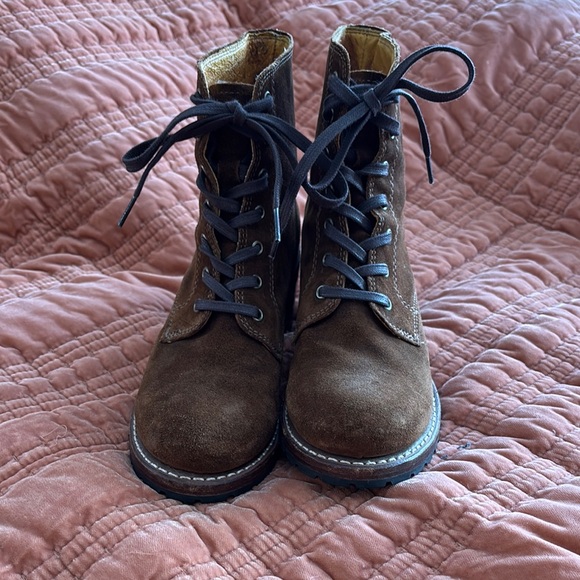 Frye Sabrina 6G Tan Suede/Leather Lace Up Wood Heeled Combat Moto Ankle Booties - Picture 2 of 12